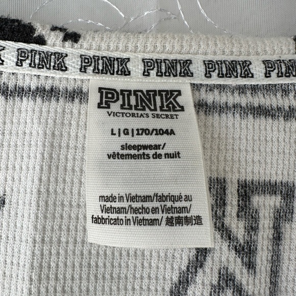 ✨Victoria Secret Pink Holiday Pajamas. Pre-Loved in good/fair condition.✨ - Picture 3 of 5